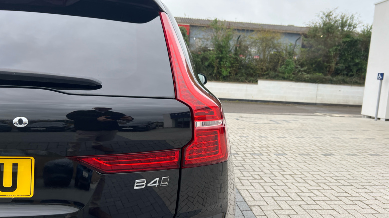 Volvo XC60 2.0 B4D Plus Dark 5dr AWD Geartronic Diesel Estate